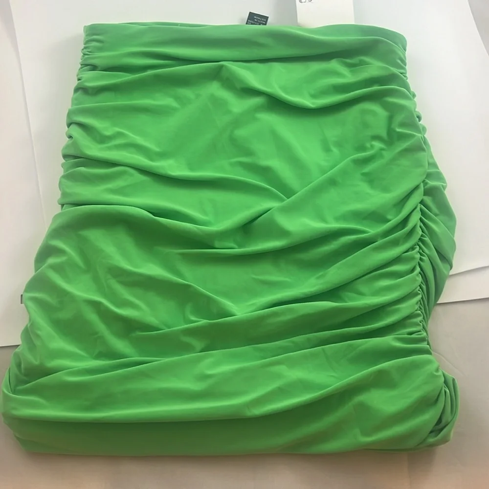 Forever 21 - bright green skirt. Cinches on the sides. NWT size Xsmall. - Picture 2 of 2